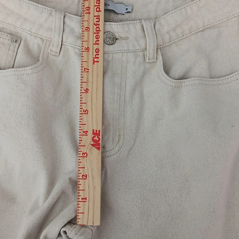 Adika Jeans Women's Size Medium Cream‎ Colored Wide Leg Jeans Raw Hem Pre-owned
